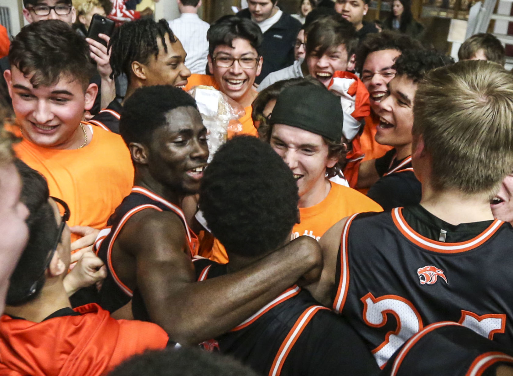 030320-qc-spt-ut-hoops-2.JPG